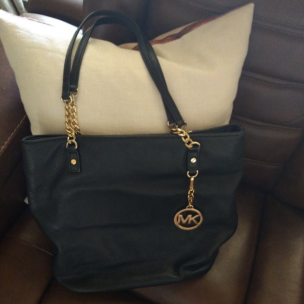 Micheal Korr Black textured shoulder handbag with back pocket.